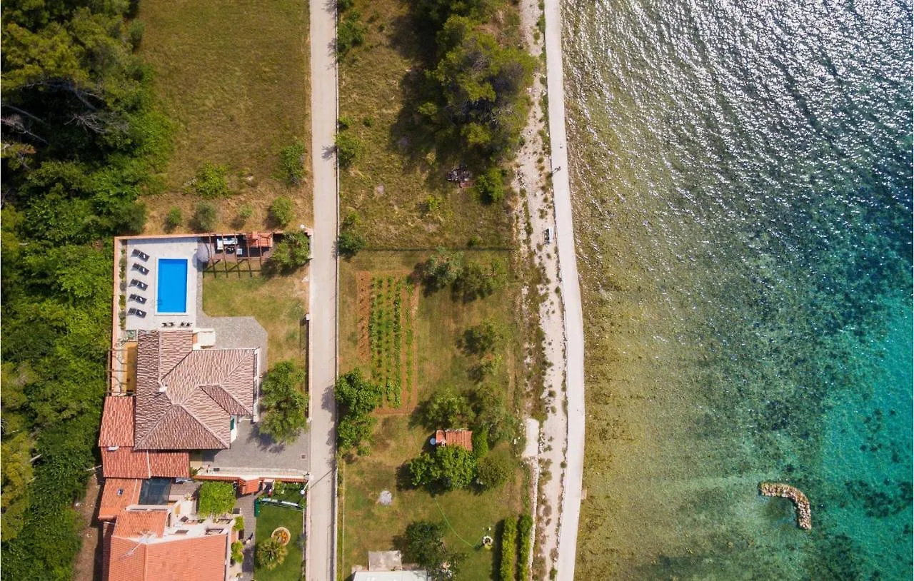 Holiday home Villa Curta Privlaka